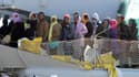 Ls migrants arrivent en Sicile après une opération de sauvetage samedi 18 avril.