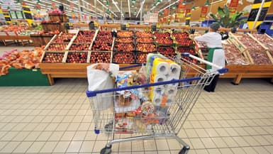Image d'illustration - un caddie rempli dans un supermarché