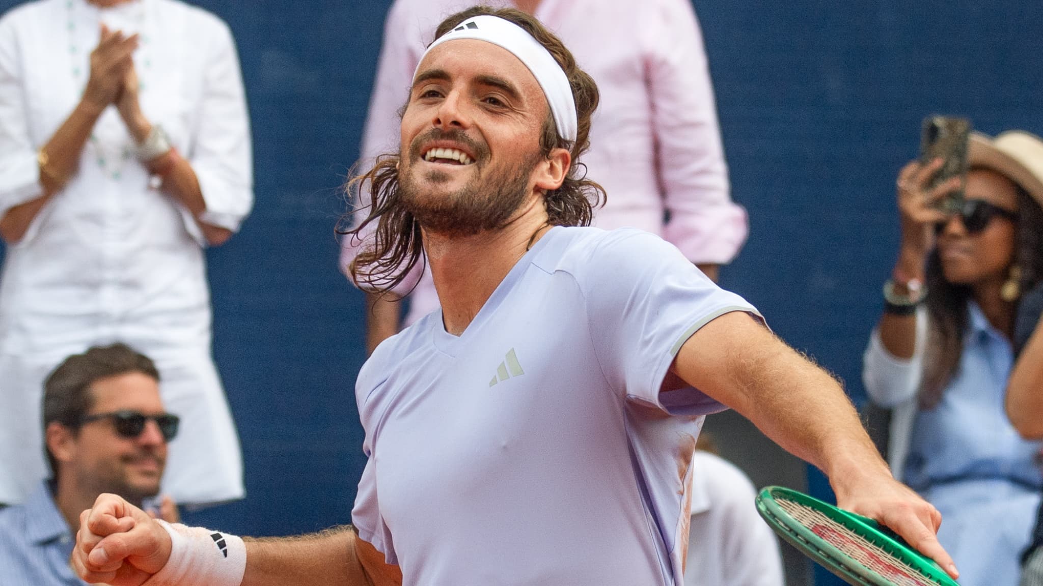 Tennis: après un an et demi de calvaire, Tsitsipas remporte (enfin) un titre