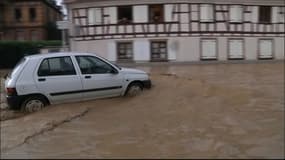 Un torrent de boue traverse Wasselonne, mardi.