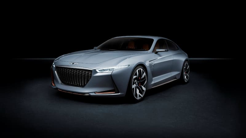 Ce "New York Concept" préfigure de la future G70, berline concurrente annoncée des BMW Série 3 et Mercedes Classe C.