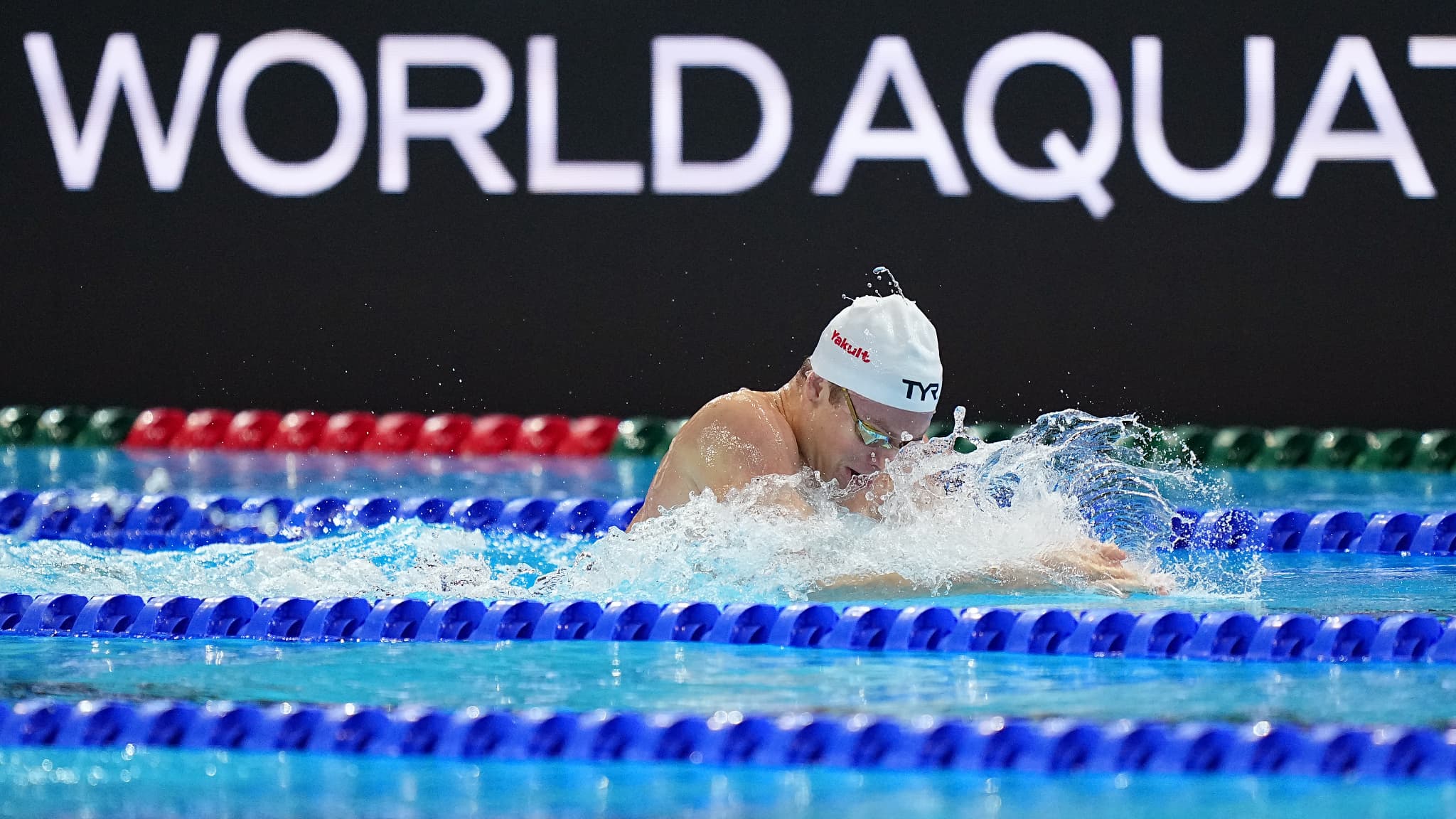 FAIT RARE: LÉON MARCHAND BATTU SUR 200M BRASSE (EN SIGNANT QUAND MÊME UN RECORD)
