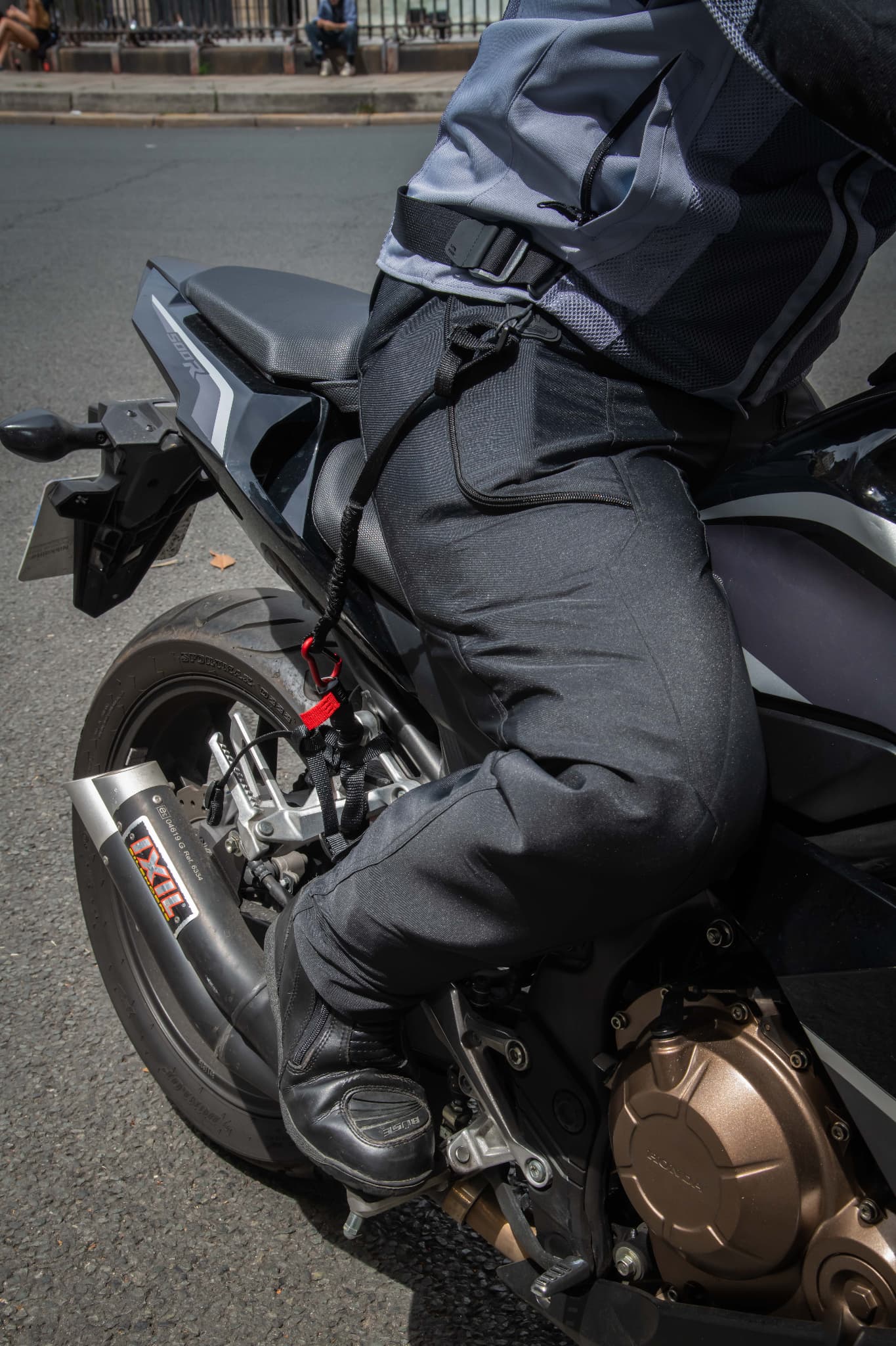 Le premier surpantalon airbag moto pourrait être Français
