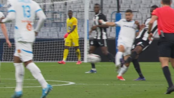 Maupay exclu lors d'OM-Angers, le 4 octobre 2024.