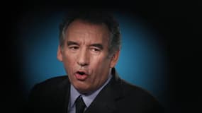 François Bayrou a apporté lundi son soutien implicite à François Fillon dans la course à la présidence de l'UMP, estimant que l'ancien Premier ministre, contrairement à son rival Jean-François Copé, adoptait une ligne "responsable". /Photo prise le 10 mai