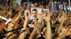 Des partisans du Mohamed Morsi manifestent leur colère au Caire. Ils sont appelés par la Coalition nationale islamiste à manifester ce vendredi contre la destitution du président égyptien, renversé par l'armée, et contre la création d'un gouvernement prov