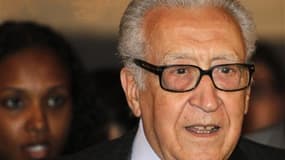 L'émissaire international Lakhdar Brahimi, qui achevait jeudi une visite de cinq jours à Damas, a réclamé un "changement véritable" en Syrie pour sortir de 21 mois de conflit et estimé qu'un gouvernement de transition doté des pleins pouvoirs devait être