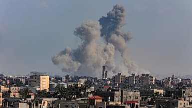 Bombardement israélien sur Khan Younès, dans le sud de la bande de Gaza, vu depuis Rafah le 11 mars 2024