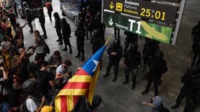 Des milliers de manifestants se sont rassemblés à l'aéroport pour le bloquer en réaction à la condamnation de neuf indépendantistes à des peines allant de neuf à 13 ans de prison pour leur rôle dans la tentative de sécession de la Catalogne en 2017