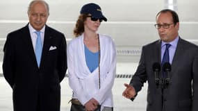 Isabelle Prime entourée de Laurent Fabius et François Hollande sur le tarmac de Villacoublay le 7 août. 