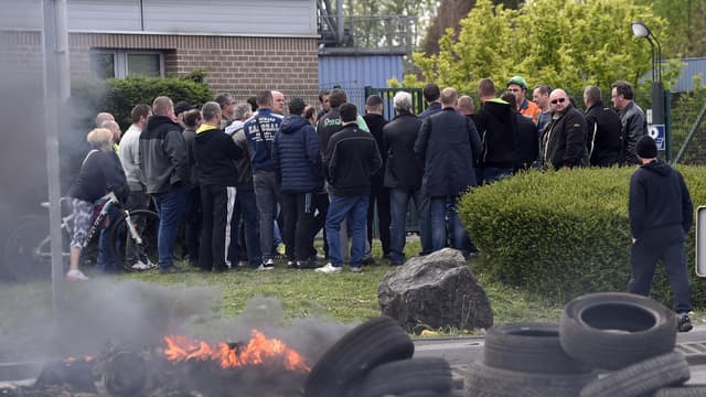 Plusieurs salariés de l'usine Vallourec ont bloqué l'entrée du site ce mercredi.