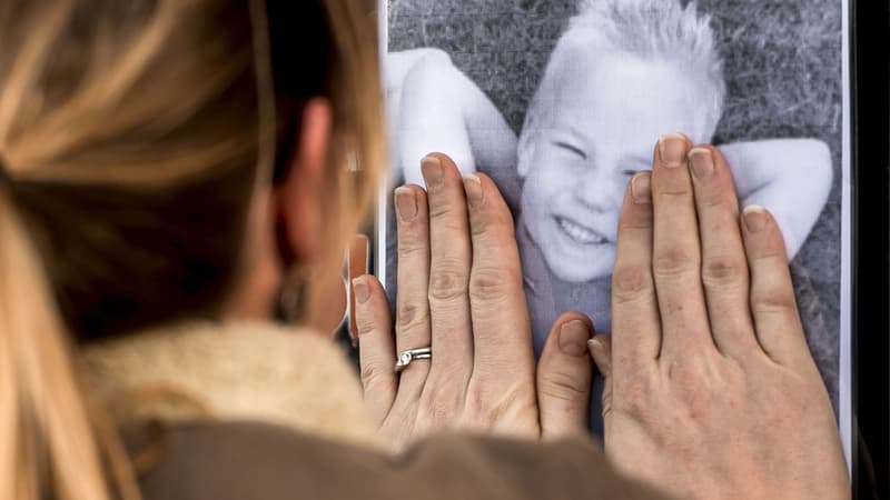 400 personnes se sont rassemblées dimanche, sous le choc de la mort du jeune Hugo. 