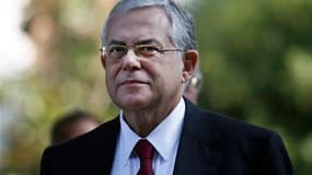 Lucas Papadémos, ancien vice-président de la Banque centrale européenne (BCE), a été nommé en Grèce à la tête d'un gouvernement d'union nationale qui prêtera serment vendredi à 12h00 GMT. /Photo prise le 10 novembre 2011/REUTERS/Yannis Behrakis