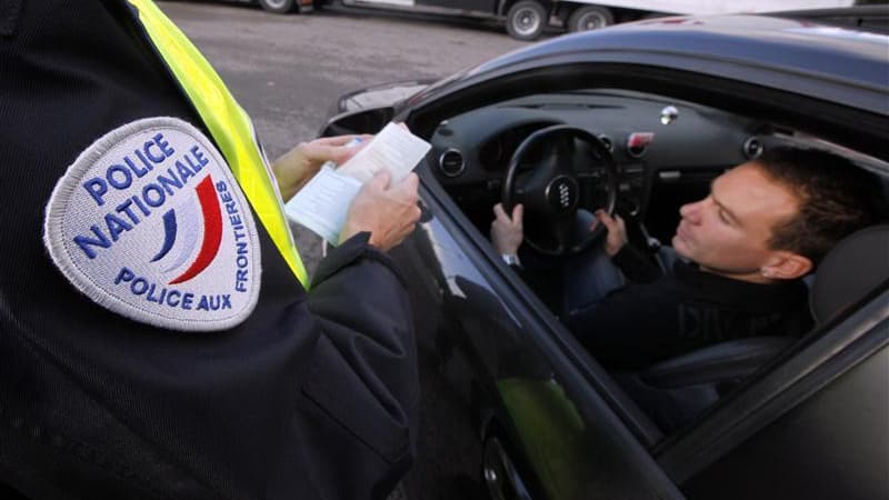 Huit associations du monde judiciaire et de défense des droits de l'homme ont appelé jeudi le gouvernement français à respecter l'engagement de campagne de François Hollande de mieux encadrer les contrôles d'identité. Le ministre de l'Intérieur a écarté m