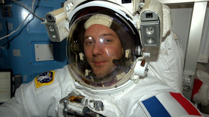 Thomas Pesquet dans sa combinaison spatiale.