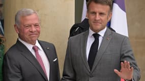 Le roi de Jordanie Abdallah II est accueilli par le président français Emmanuel Macron avant une réunion au palais présidentiel de l'Élysée à Paris, le 24 juin 2024. Photo d'illustration