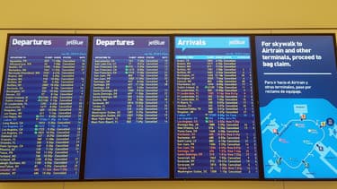 Tableau d'affichage de l'aéroport John Fitzgerald Kennedy à New York.
