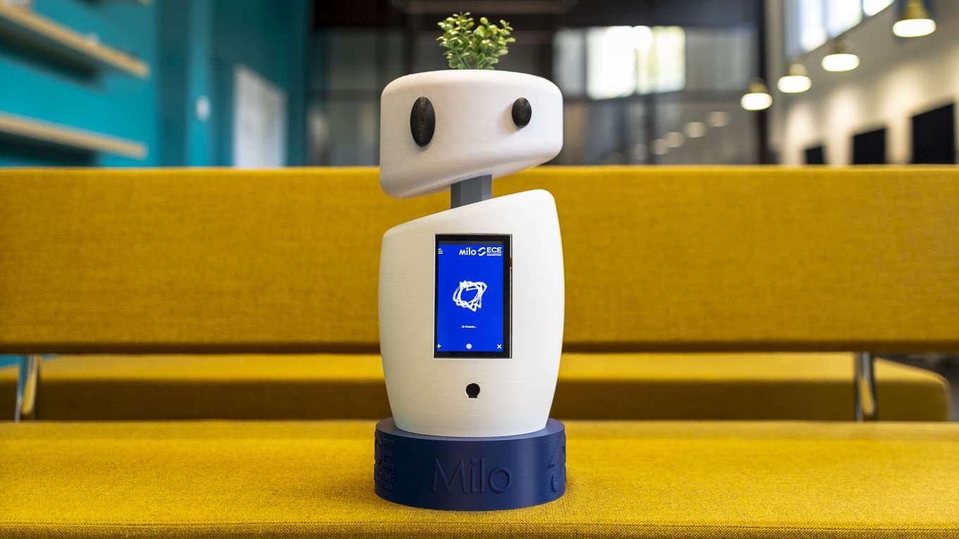 "UN PETIT ROBOT MIGNON POUR INCARNER LES COURS": MILO, PREMIÈRE ÉTUDIANTE IA DE FRANCE, FAIT SA RENTRÉE EN ÉCOLE D'INGÉNIEURS