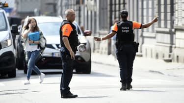 Des policiers sur les lieux de l'attaque, le 29 mai, à Liège.