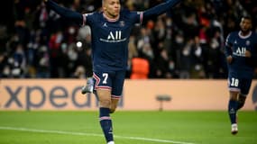 Mbappe auteur d'un doublé pour Paris face au FC Bruges lors dudernier match de poule de C1 au Parc des Princes, le 7 décembre 2021 