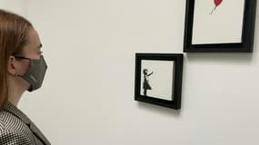 La version diptyque de "La Fille au ballon", de Banksy, exposée chez Christie's à Londres le 1er octobre 2021.