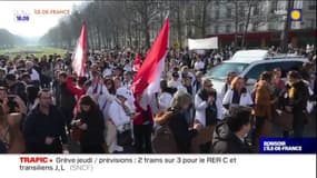 Paris: plusieurs milliers de médecins libéraux manifestent 