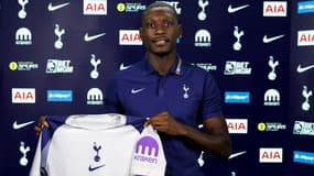 Randal Kolo Muani lors de sa signature à Tottenham le 1er septembre 2025