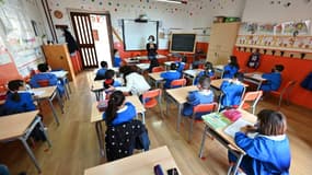 Des élèves en classe, dans une école de Caltagirone, le 28 avril 2021 en Sicile