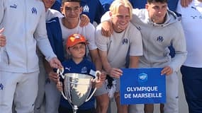Le petit Kenzo avec les U17 de l'OM
