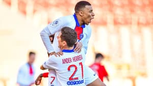 Kylian Mbappé avec Ander Herrera, à Dijon le 27 février 2021