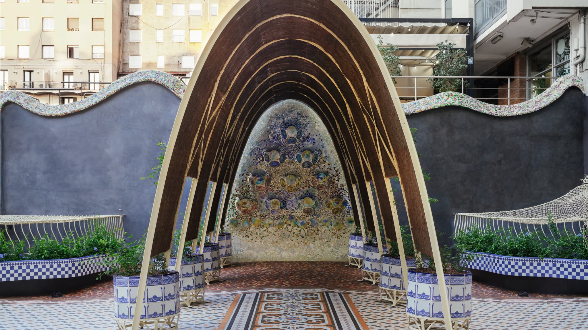 Pergola de la Casa Batlló pergola en forme de parabole restaurée avec les techniques de l’époque