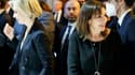 Les candidates à l'élection présidentielle française socialiste Anne Hidalgo (2e à d) et LR Valérie Pécresse (g) au dîner du Crif à Paris, le 24 février 2022