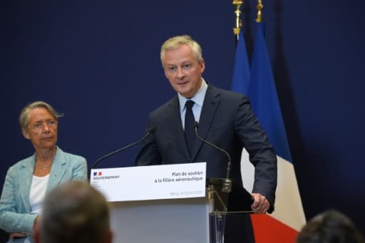Le ministre de l'Economie Bruno Le Maire (d) et la ministre de la Transition écologique Elisabeth Borne, lors de la présentation du plan de soutien à la filière aéronautique, le 9 juin 2020 à Paris Le ministre de l'Economie Bruno Le Maire (d) et la ministre de la Transition écologique Elisabeth Borne, lors de la présentation du plan de soutien à la filière aéronautique, le 9 juin 2020 à Paris