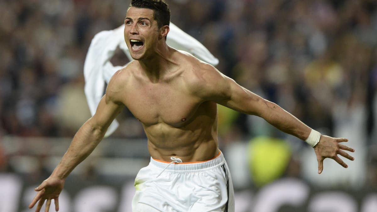 Cristiano Ronaldo en transe après avoir marqué un penalty en prolongation de la finale de la Ligue des champions en 2014 Cristiano Ronaldo en transe après avoir marqué un penalty en prolongation de la finale de la Ligue des champions en 2014