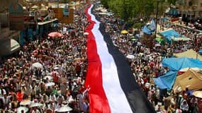 Manifestation hostile au président Ali Abdallah Saleh à Taëz, dans le sud du Yémen, en avril. Pendant des mois, les opposants à Saleh ont campé et manifesté par milliers pour exiger le départ de l'homme exerçant le pouvoir depuis 1978 à Sanaa et multiplia