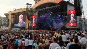 Le chanteur britannique Elton John, qui donnait un concert de deux heures dans le cadre des festivités précédant la finale de l'Euro 2012, a lancé samedi un appel aux Ukrainiens pour que cessent les discriminations et les agressions à l'égard des homosexu