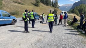 La gendarmerie contrôle les personnes qui entrent de manière illégale sur le sol français.