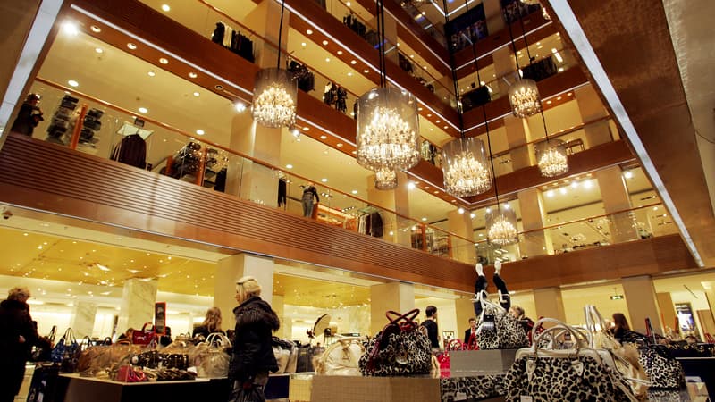 Des montres à 33.000 euros ou des sacs à main à 5.000 euros: à cause des sanctions, les Russes paient les produits de luxe européens deux fois plus cher