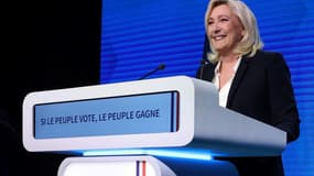 Marine Le Pen, candidate RN à la présidentielle, devant ses partisans après les résultats du 1er tour, le 10 avril 2022 à Paris