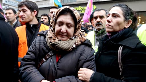 Des manifestants kurdes réunis à Paris pour dénoncer le meurtre de trois femmes de leur communauté, le 10 janvier 2013