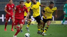 Thomas Müller échappe à la vigilance des défenseurs