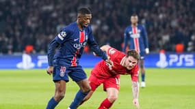 Ousmane Dembélé face à Alexis McAllister lors du 8e de finale de Ligue des champions PSG-Liverpool le 5 mars 2025