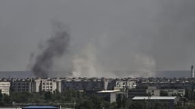 La ville de Severodonetsk est bombardée par l'armée russe le 26 mai 2022.