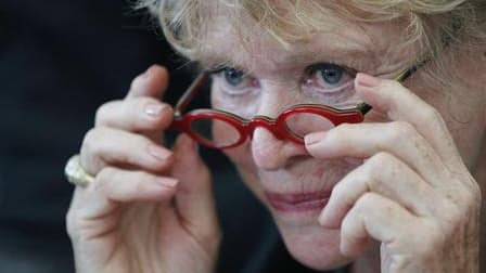 Eva Joly, candidate écologiste à l'élection présidentielle de 2012, a fait l'unanimité contre elle, droite et gauche confondue, en proposant la suppression du traditionnel défilé militaire du 14 juillet. /Photo prise le 9 juillet 2011/REUTERS/Stéphane Mah