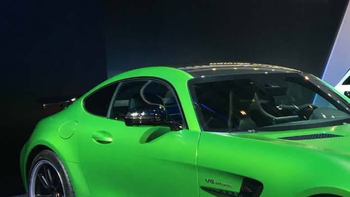 Sans la peinture verte et hors option, l'AMG GT R coûte 174.800 euros.