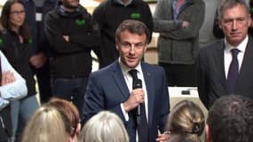 Emmanuel Macron s'est exprimé ce mercredi 19 avril 2023 devant l'entreprise Mathis à Muttersholtz.