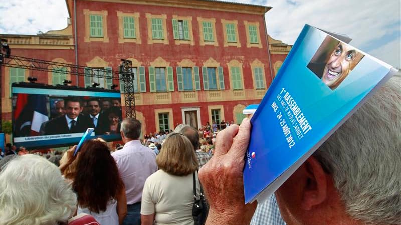 Environ 2.000 personnes (4.000 selon les organisateurs), militants UMP ou simples "sarkozystes" revendiqués, étaient réunis à Nice pour écouter les hommages successifs de nombreuses personnalités de droite et regarder un film à la gloire du quinquennat de