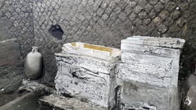 Des meubles appartenant à des esclaves d'une villa proche de Pompéi ont été retrouvés par des archéologues, en Italie, le 20 août 2023