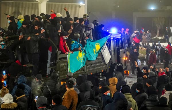 Une manifestation à Almaty le 4 janvier 2021 