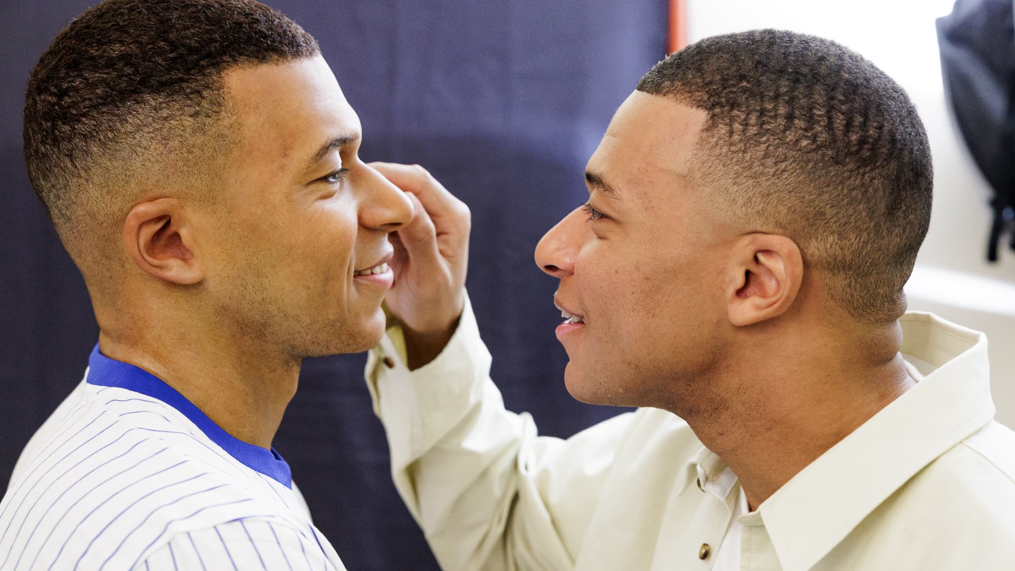 Kylian Mbappé et sa statue de cirée au musée Madame Tussauds à Londres Kylian Mbappé et sa statue de cirée au musée Madame Tussauds à Londres